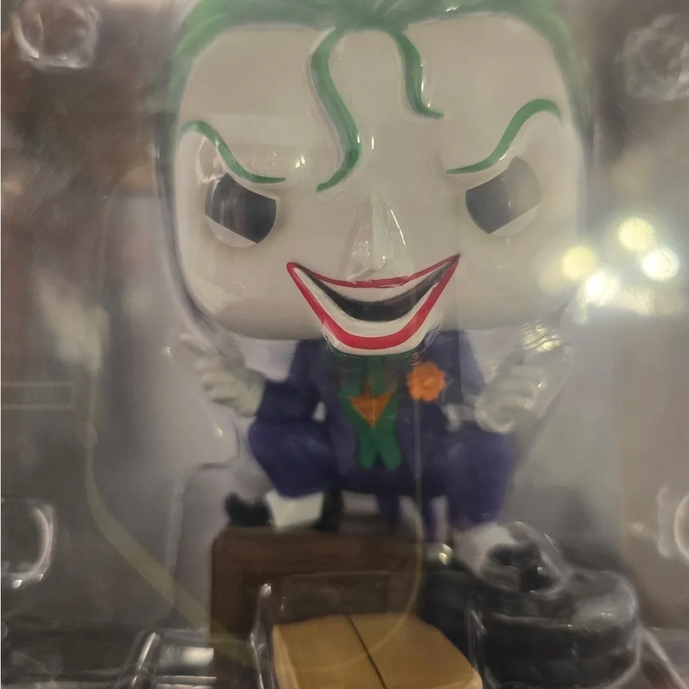 Funko Pop The Joker (HUSH) DC Super Villians #17 Jim Lee GameStop Exclusive NEW - Picture 3 of 3